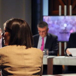 Στο έκτο επεισόδιο της ενημερωτικής εκπομπής "Η Ελλάδα στον Καθρέφτη" συζητήθηκαν τα ευρήματα της έρευνας "Ένα Νέο Παραγωγικό Μοντέλο Για Την Ελλάδα", αυτή τη φορά αναζητώντας λύσεις που θα οδηγήσουν τη χώρα στην ανάπτυξη.