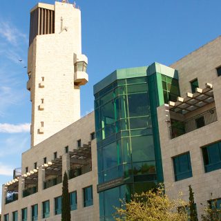 Ο Αντιπρόεδρος για θέματα Έρευνας και Ανάπτυξης του Εβραϊκού Πανεπιστημίου της Ιερουσαλήμ καθηγητής Σάι Άρκιν σχολιάζει την πολιτική των ισραηλινών πανεπιστημίων και τη σύνδεσή τους με την αγορά.