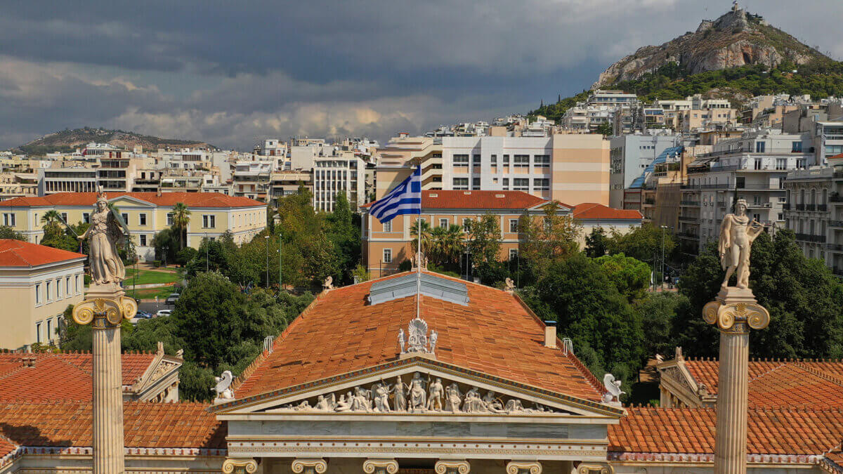 Τα Μεγάλα Δίπολα της Μεταπολίτευσης ως Οιωνοί για το Μέλλον